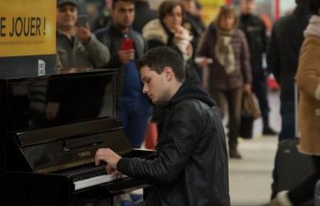 DER KLAVIERSPIELER VOM GARE DU NORD