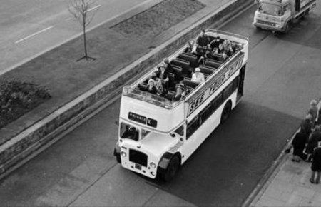 PROGRAMM 7: THE WHITE BUS