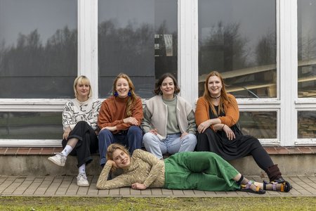 LIMBUS KOLLEKTIV (Clara Eckhardt, Johanna Hahn, Paula Hahn, Lisa Müller, Nele Reichel, Luise Schulz)
